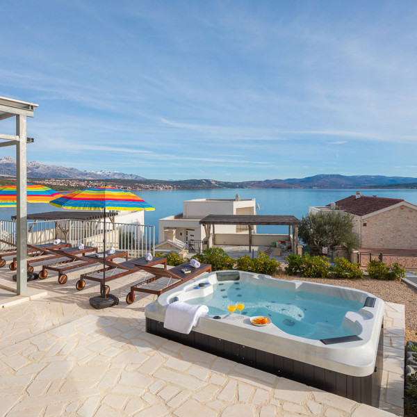 Villa Bilo Idro, Villa Bilo Idro, ein luxuriöses Ferienhaus mit beheiztem Pool in Dalmatien Posedarje